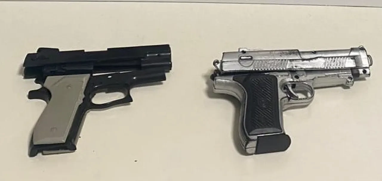 Çocuklar ellerindeki silahla korku saçtı! Gerçek daha sonra ortaya çıktı