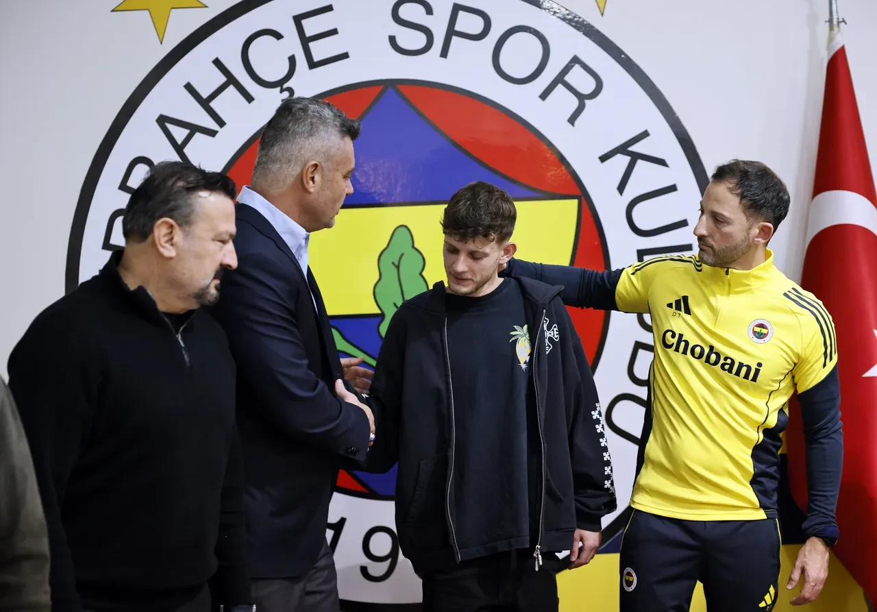 Fenerbahçe'de flaş ayrılık! Sebastian Szymanski'nin yeni takımı belli oldu