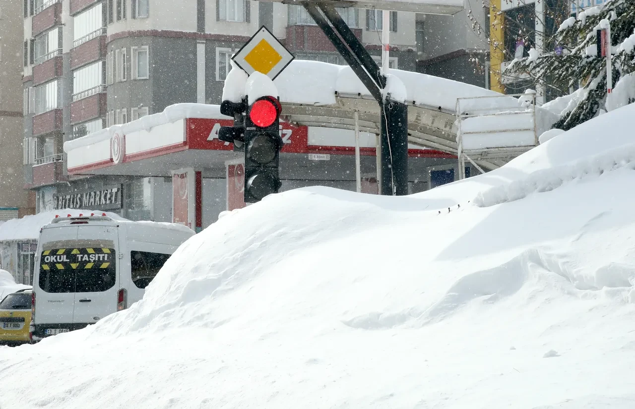 Görüntüler Sibirya'dan değil Türkiye'den! Kar kalınlığı 4 metreyi aştı
