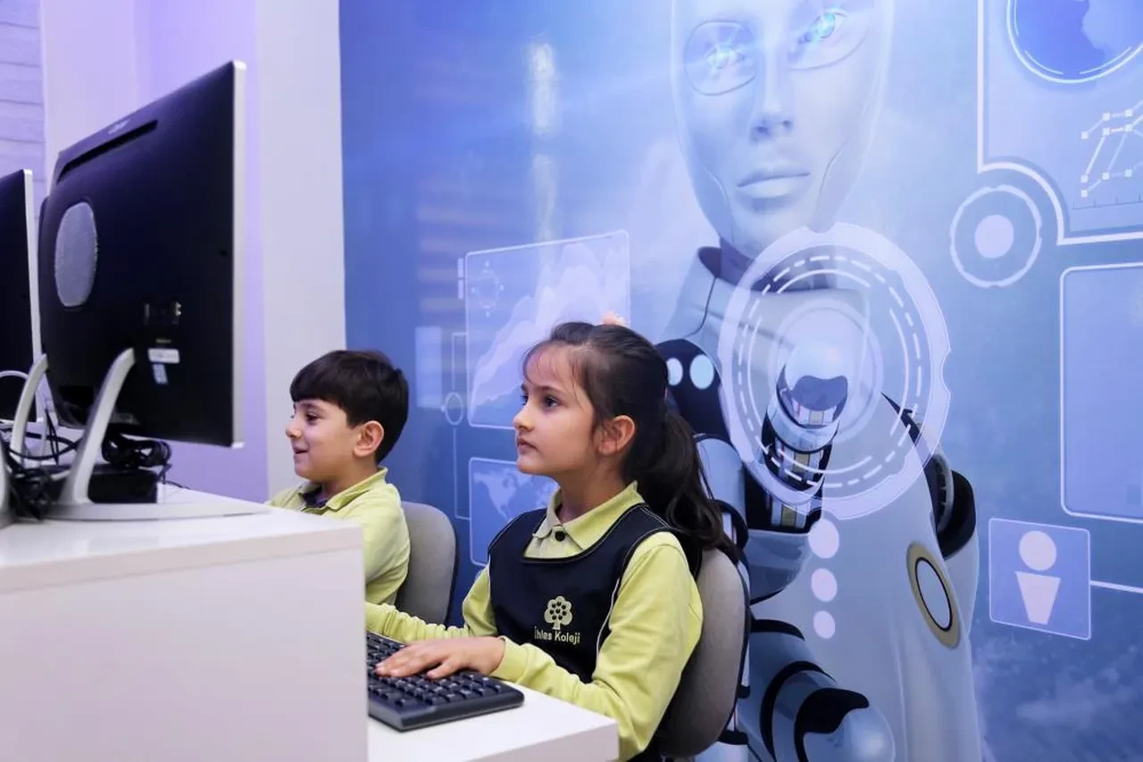 İhlas Koleji, "Yapay Zekâ Ofisi" ile eğitimin geleceğini tasarlıyor