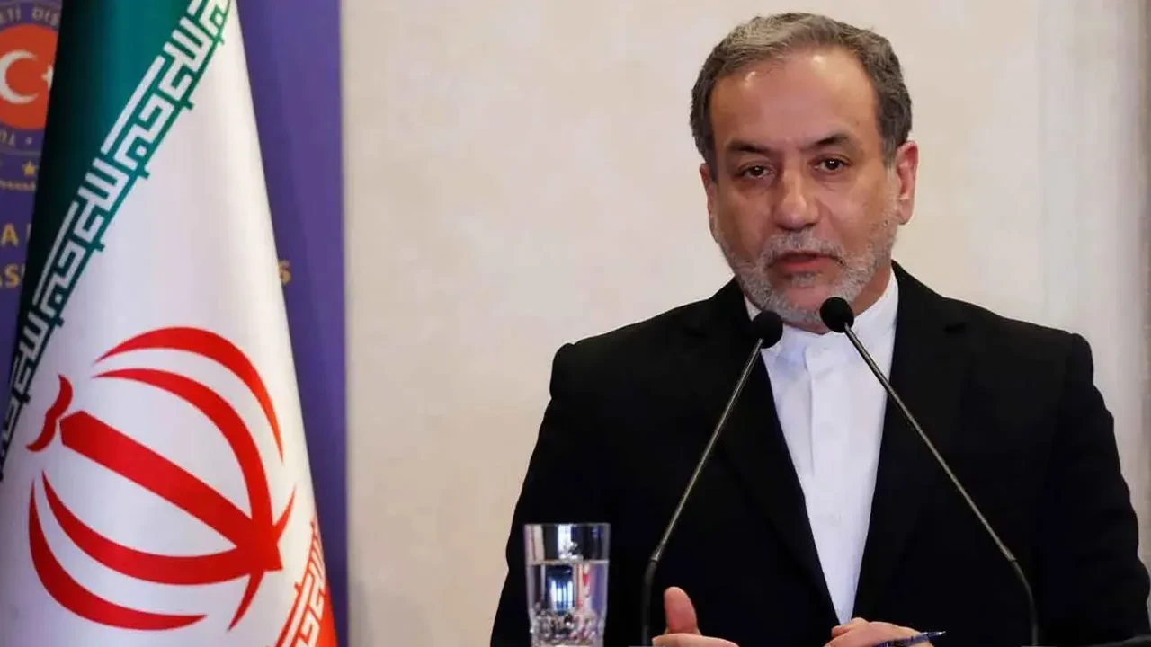 İran Dışişleri Bakanı Arakçi, Zelenskiy’e açtı ağzını yumdu gözünü: Dünya, bu şaşkın palyaçolardan bıktı