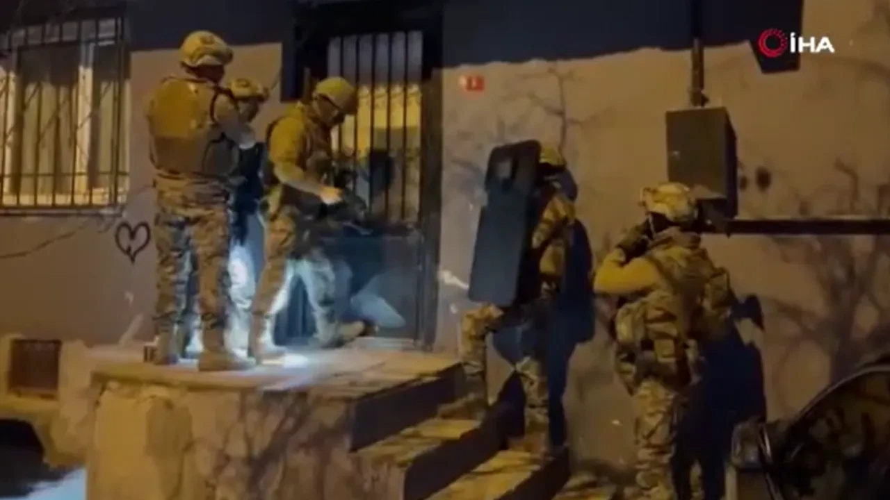 İstanbul'da iş yerine kurşun yağdırıldı! Şüpheliler yakalanarak gözaltına alındı