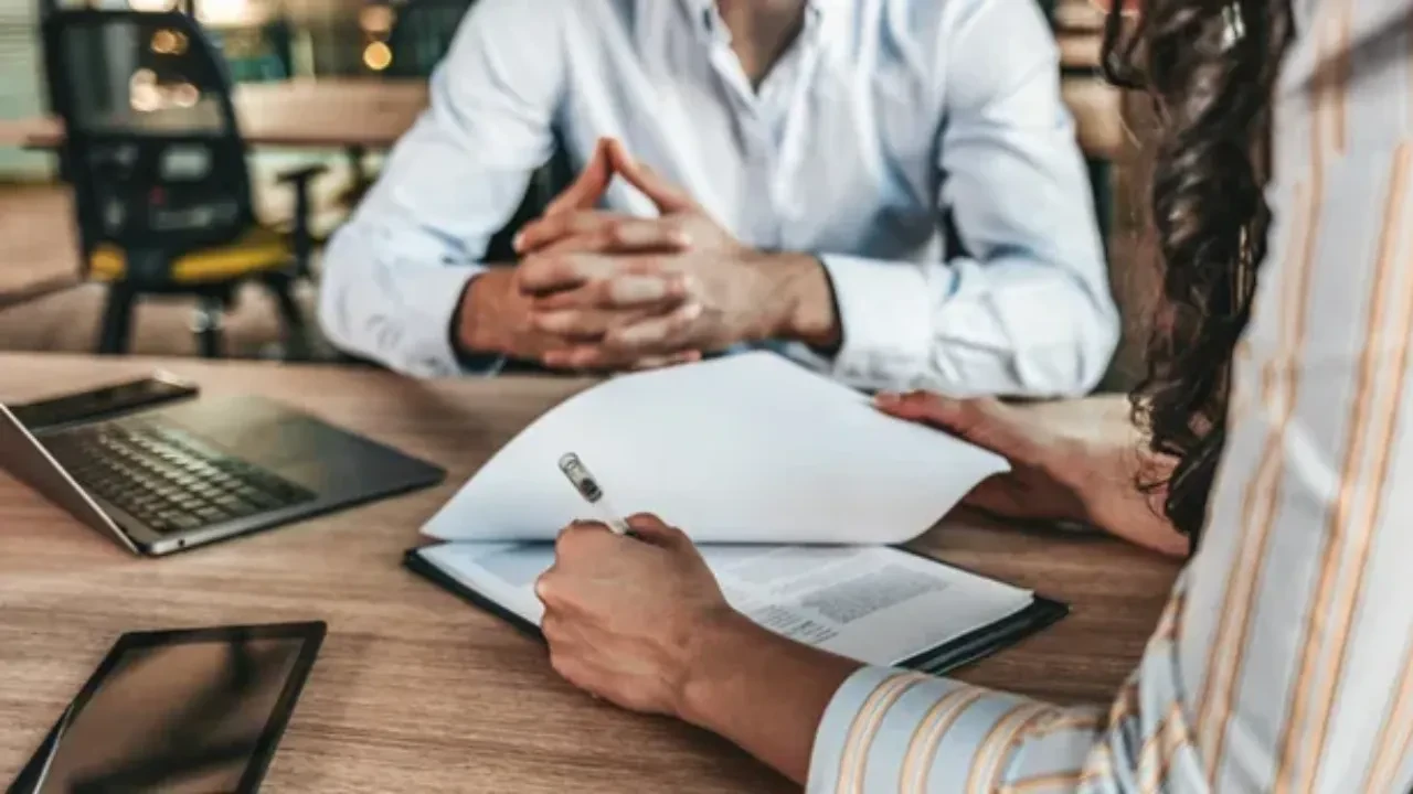 Milyonlarca çalışanı ilgilendiriyor! 4 aya kadar ücret tutarında tazminat alabilirsiniz