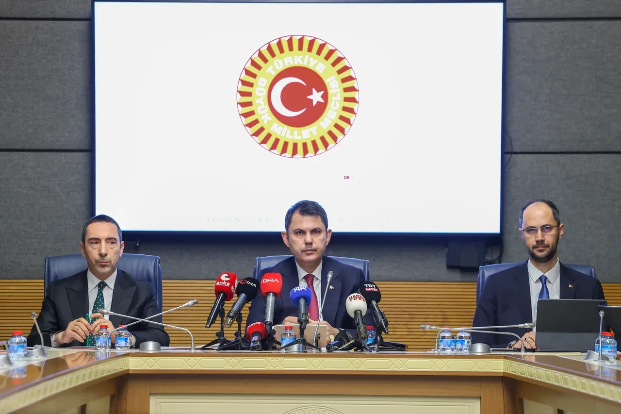 Muhalefet 'faizle satılıyor' demişti! Bakan Kurum'dan deprem konutlarıyla ilgili iddialara net cevap 