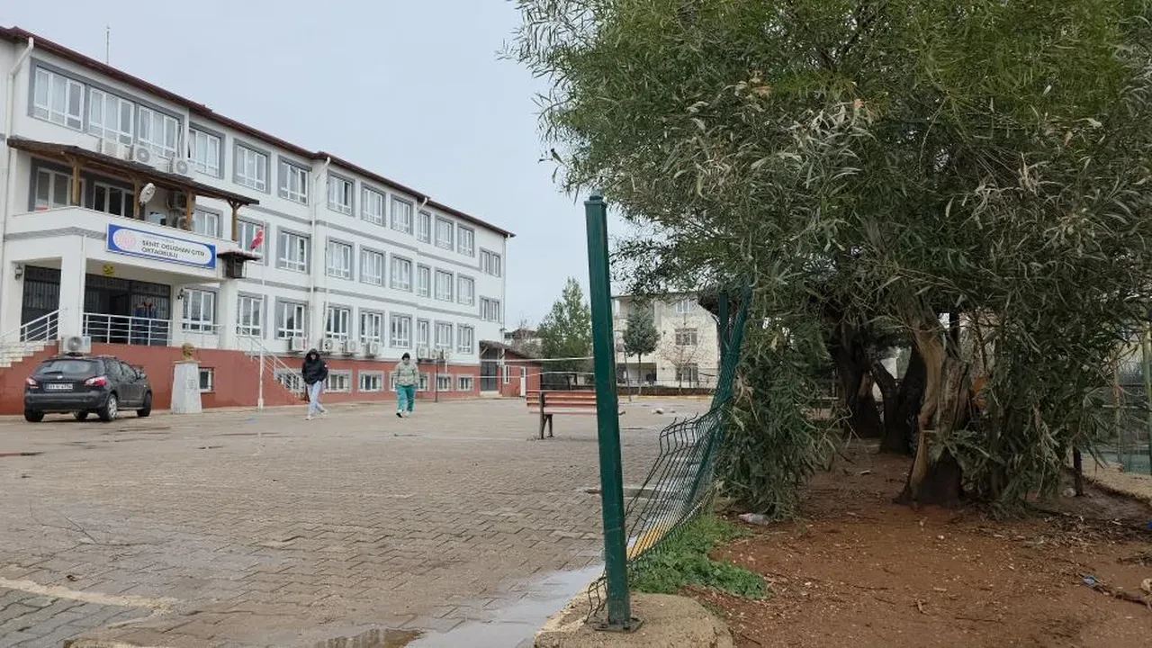 Okul bahçesinde korkunç olay! 17 yaşındaki çocuk feci şekilde bulundu