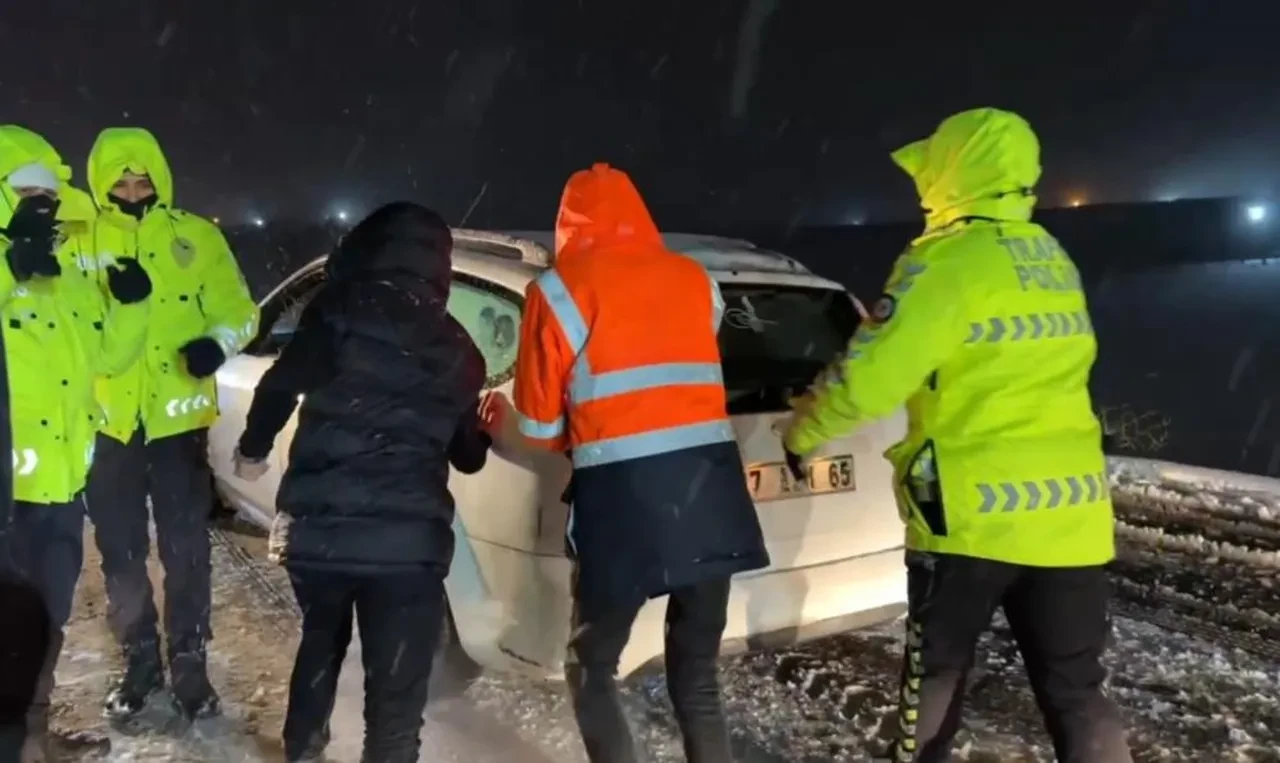 Türkiye beyaza teslim oldu! Kızıldağ'da çığ dehşeti, Pozantı'da yol kapandı ve Çorum'da kar kaza getirdi