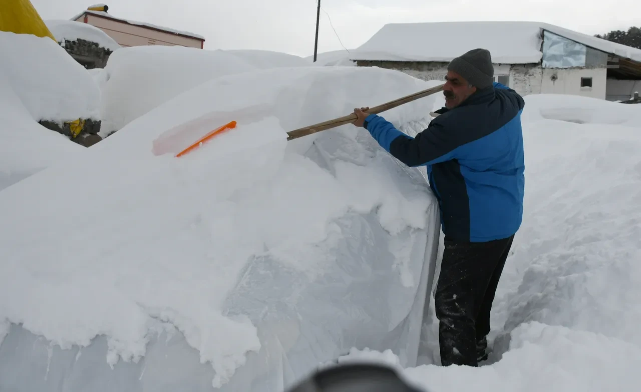 Türkiye kara teslim! Birçok kentte hayat durma noktasına geldi: Bin 119 yerleşim yerine ulaşım sağlanamıyor