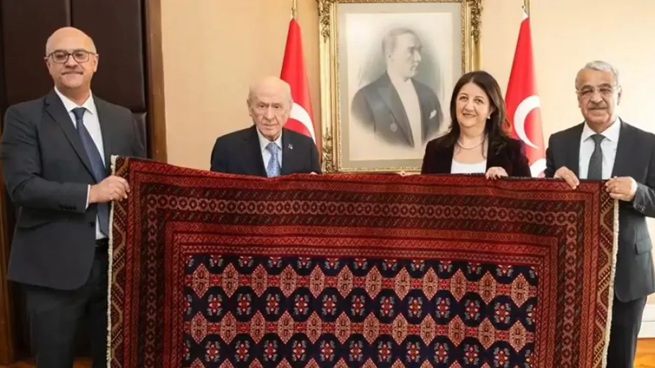 Abdullah Öcalan'dan Devlet Bahçeli'ye kilim hediyesi: İşte DEM Parti ziyaretinin perde arkası
