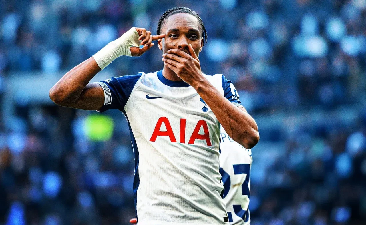 Fenerbahçe yıldız golcünün kararını bekliyor: Premier Lig'den sonra Süper Lig'e temkinli yaklaşmıştı!