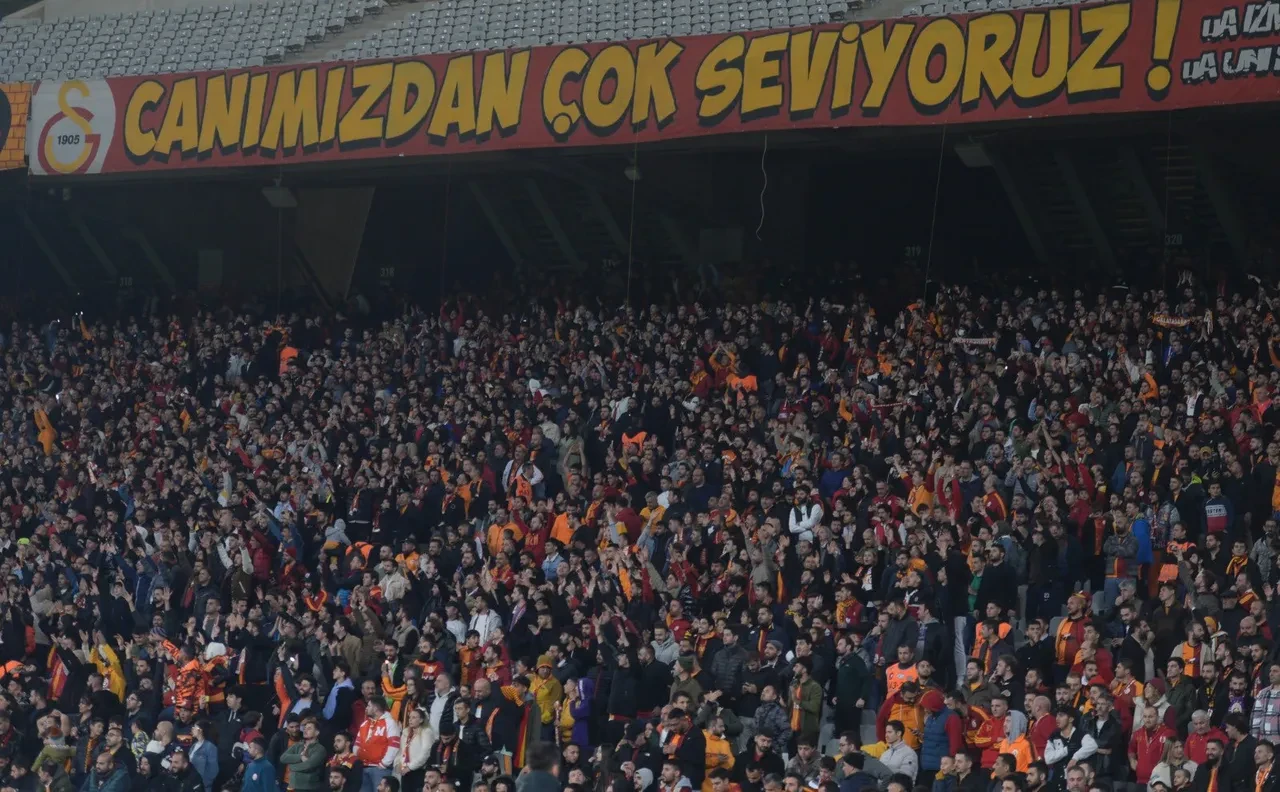 Galatasaray Fatih Karagümrük deplasmanında | SÜPER LİG CANLI MAÇ ANLATIMI