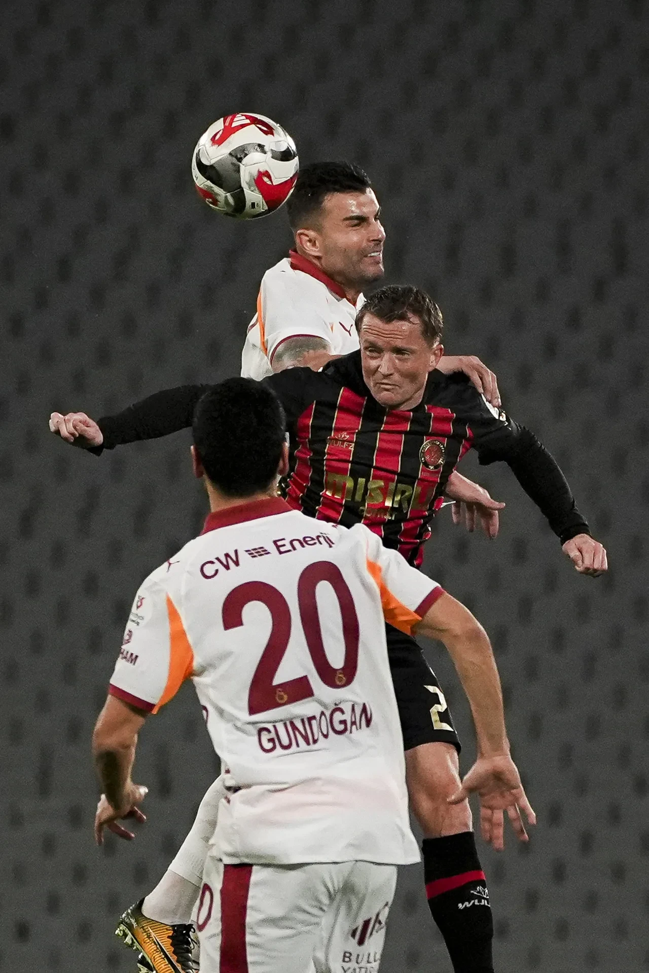 Galatasaray Fatih Karagümrük deplasmanında galip geldi: Trendyol Süper Lig'de lider değişmedi!