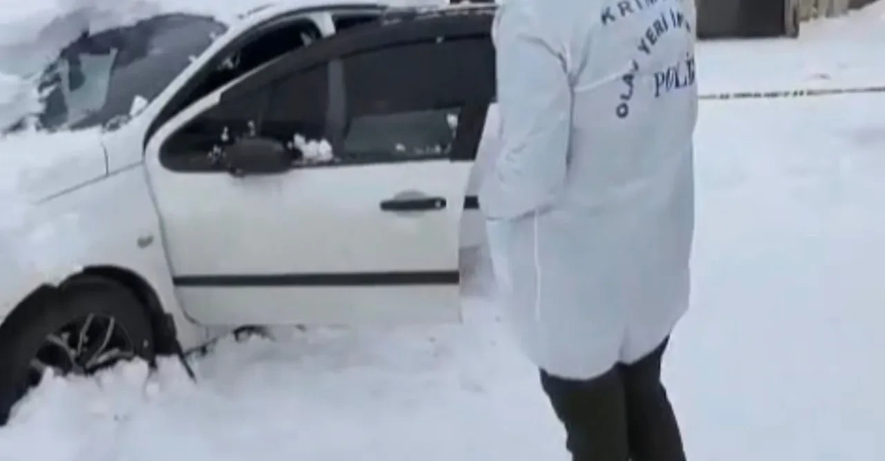 Kayıp olarak aranan şahsın cesedi karlar altındaki araçta bulundu