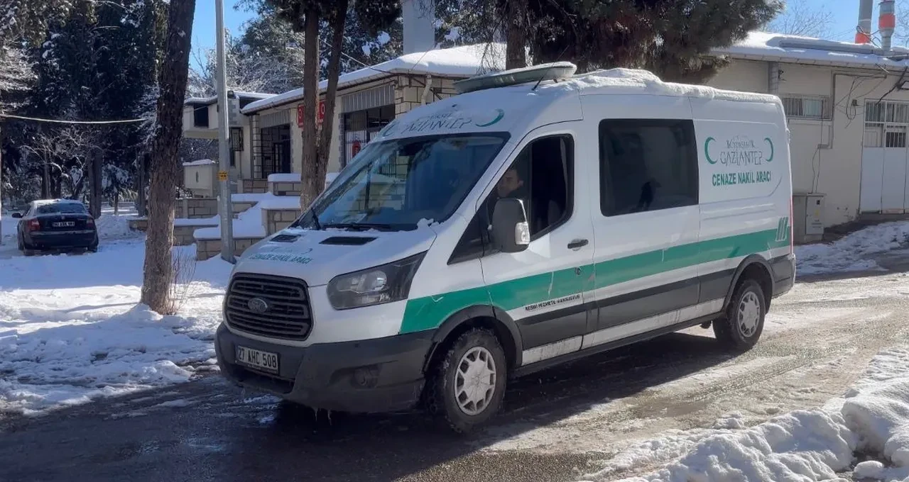 Kayıp olarak aranan şahsın cesedi karlar altındaki araçta bulundu