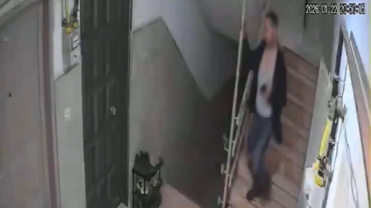 Kezzapla eski eşine dehşeti yaşattı! Olay yerinden seke seke kaçtı: O anlar kamerada