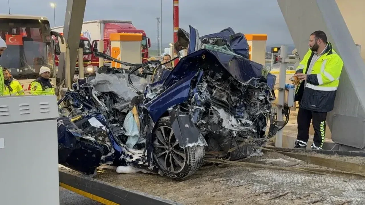 Kuzey Marmara Otoyolu’nda otobüsün aracı ezdiği feci kazanın görüntüsü ortaya çıktı