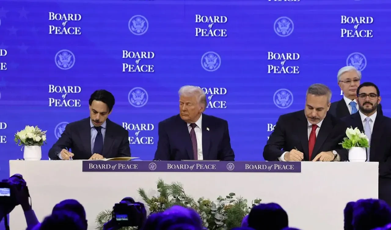 Trump'ın bile dikkatini çekmişti! Hakan Fidan, Gazze Barış Kurulu'ndaki kalem detayına açıklık getirdi