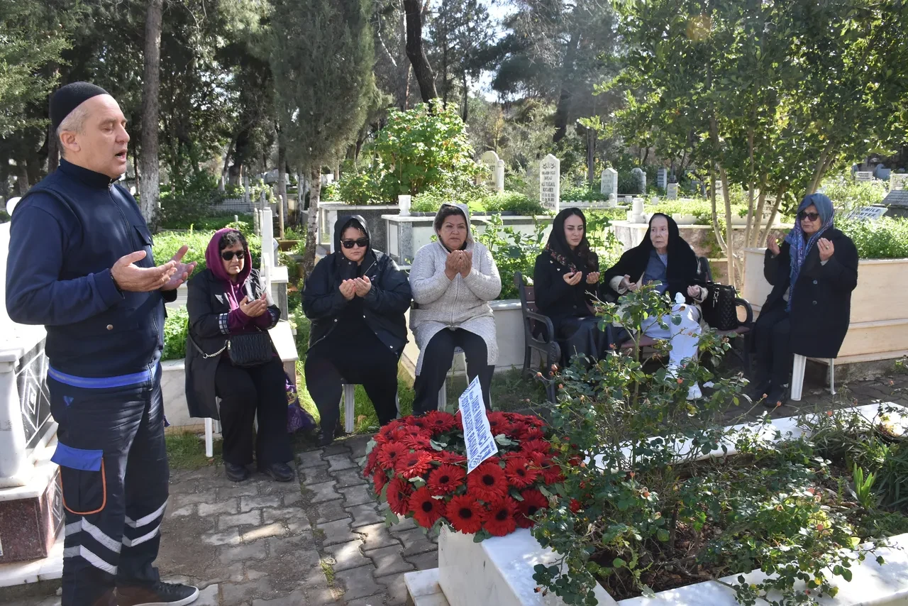 Türk sinemasının hafızası Fatma Girik'e vefasızlık: Mezarlıkta sadece 10 kişi vardı