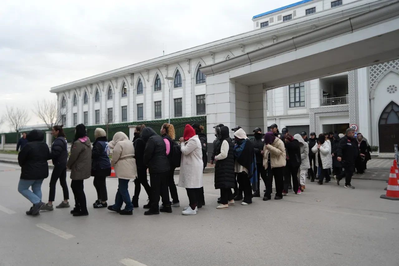 Yapay zekayla kadın olup tuzak kurdular! 483 milyon liralık büyük vurgun