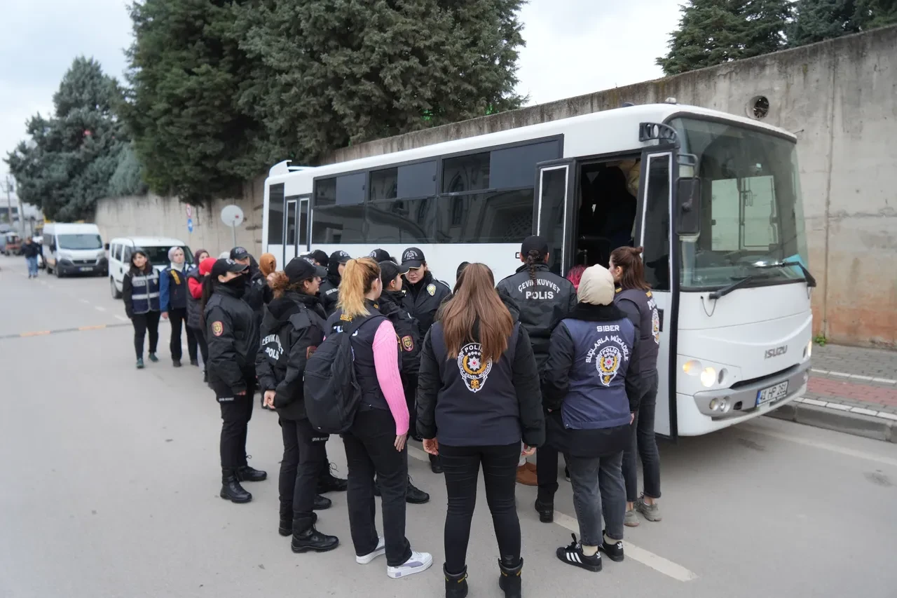 Yapay zekayla kadın olup tuzak kurdular! 483 milyon liralık büyük vurgun