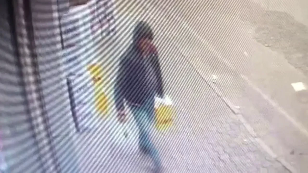 2 bin TL'lik sıvı yağ kolisini çaldı! Hırsızlık anları güvenlik kamerasında