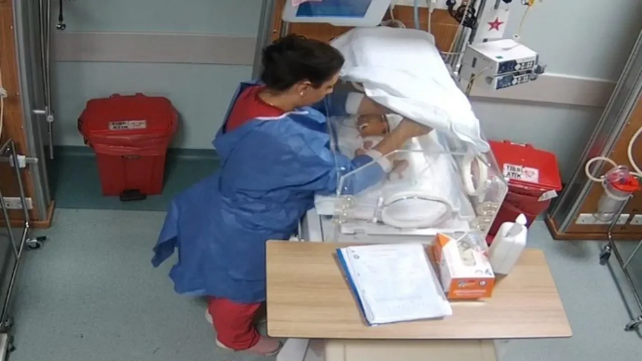  5 günlük bebeğe şiddet uygulayan hemşire teslim oldu