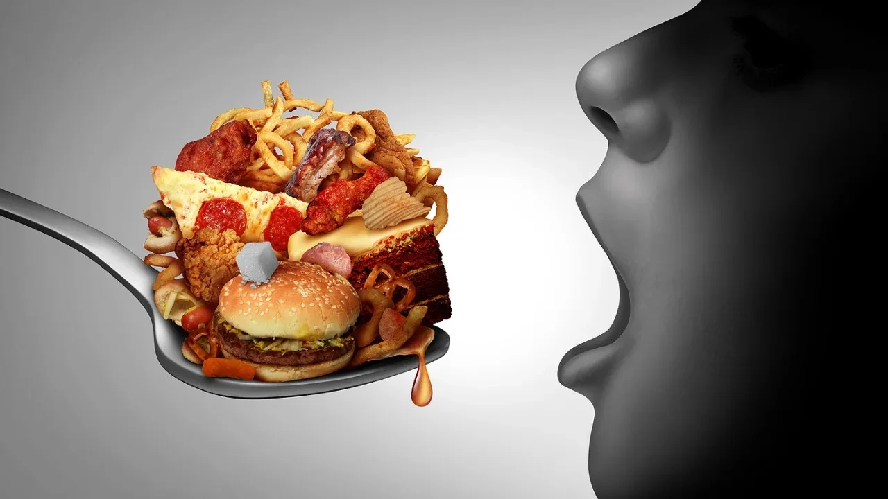 Anne babalar dikkat: Çocuğa yemek yedirirken yapılan 