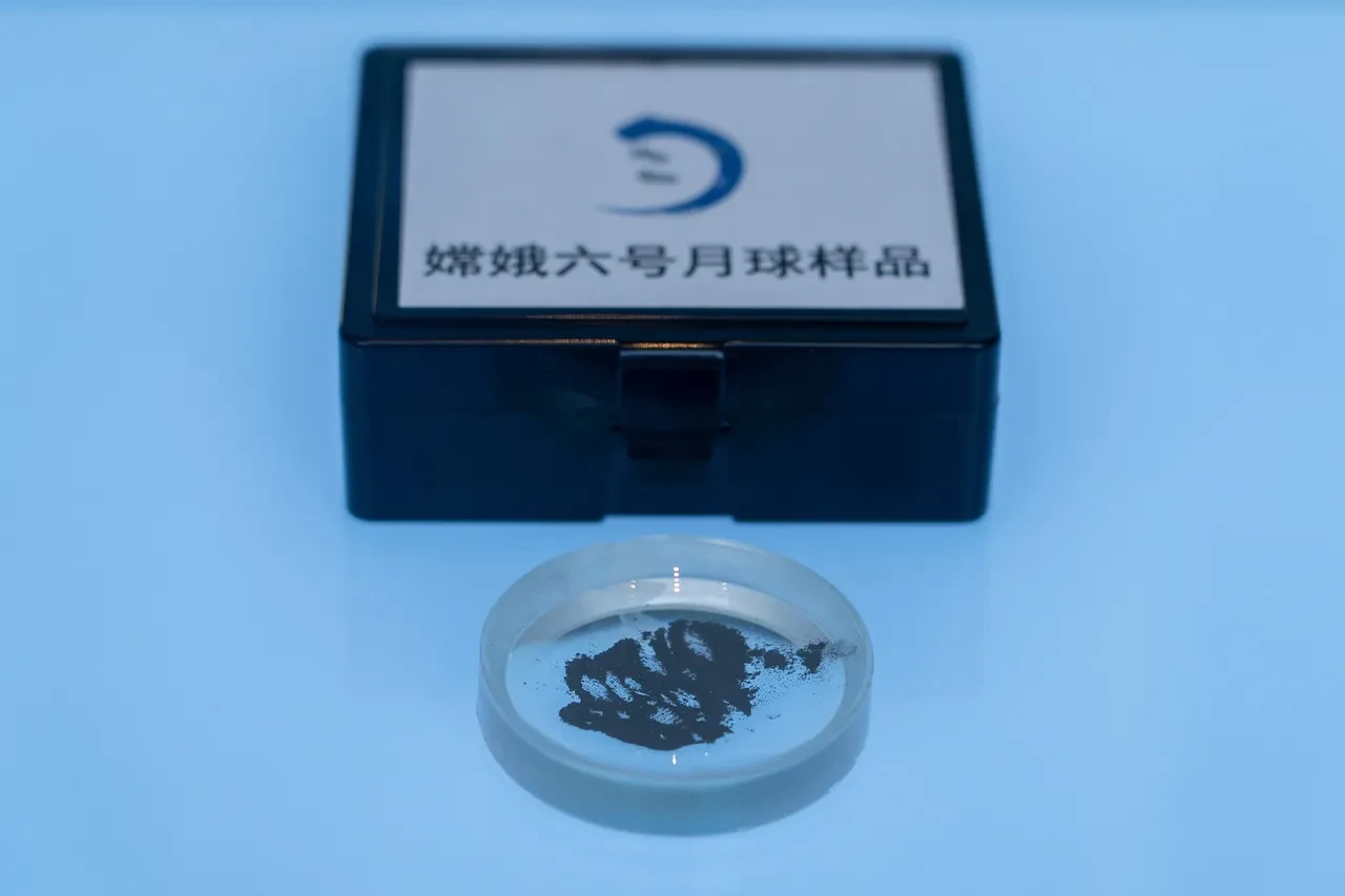 Ay'ın uzak tarafında 'imkansız' sanılan bir şey keşfedildi: Daha önce sadece laboratuvarda görülmüştü