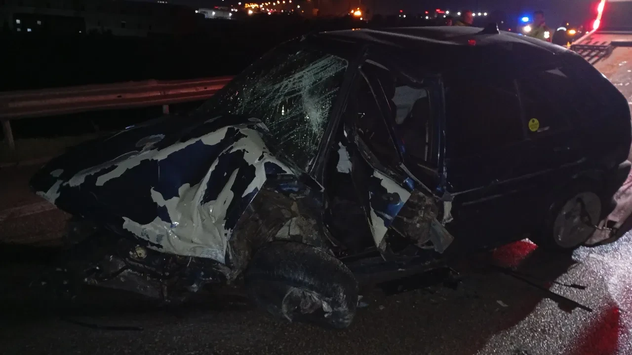 Bursa'da feci trafik kazası! Otomobil hurdaya döndü