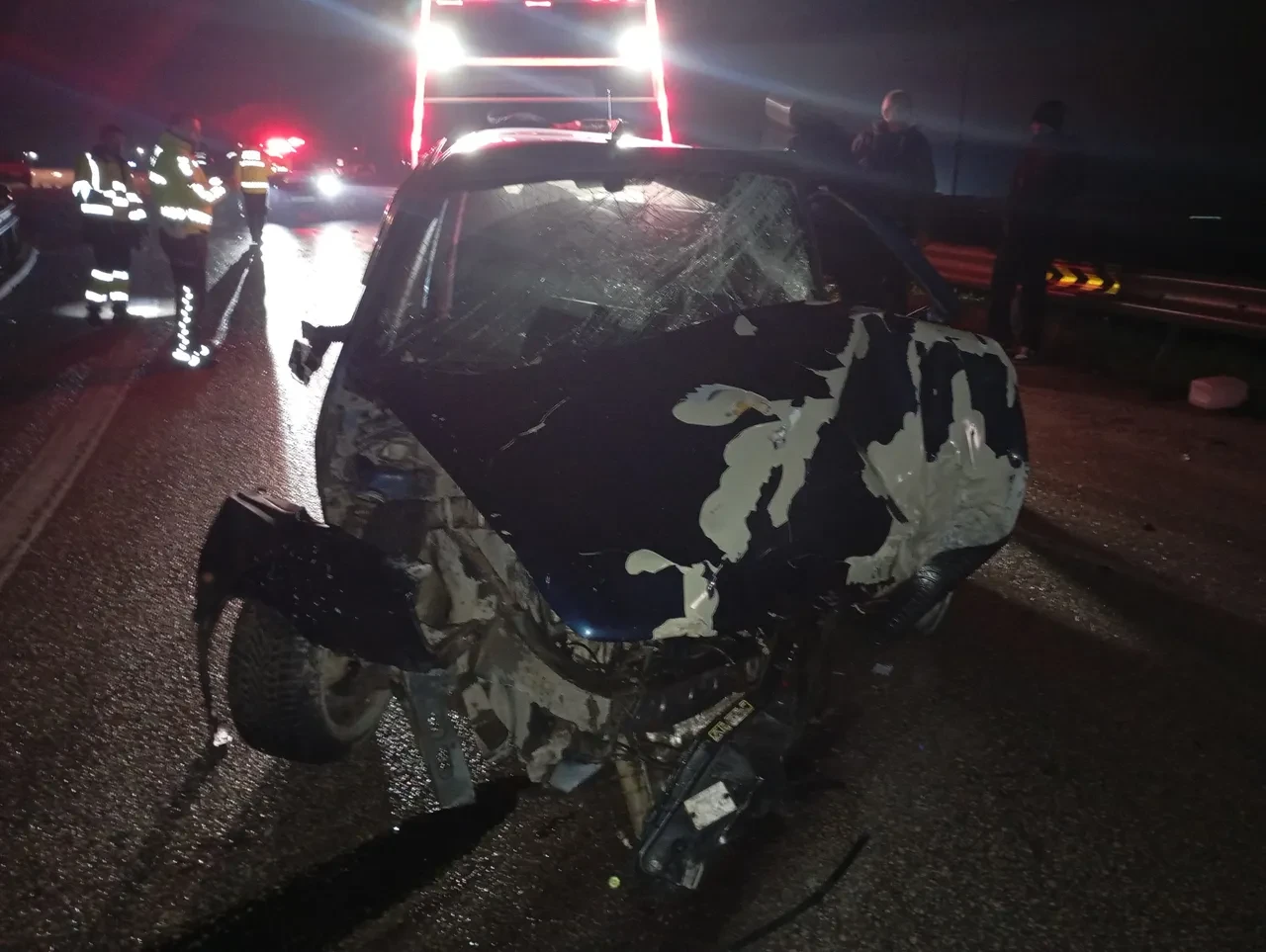 Bursa'da feci trafik kazası! Otomobil hurdaya döndü