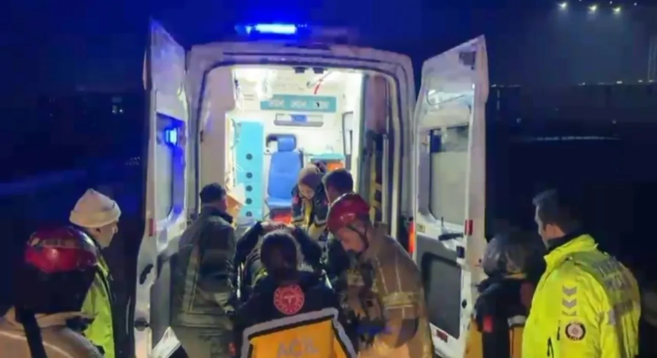 Bursa'da feci trafik kazası! Otomobil hurdaya döndü