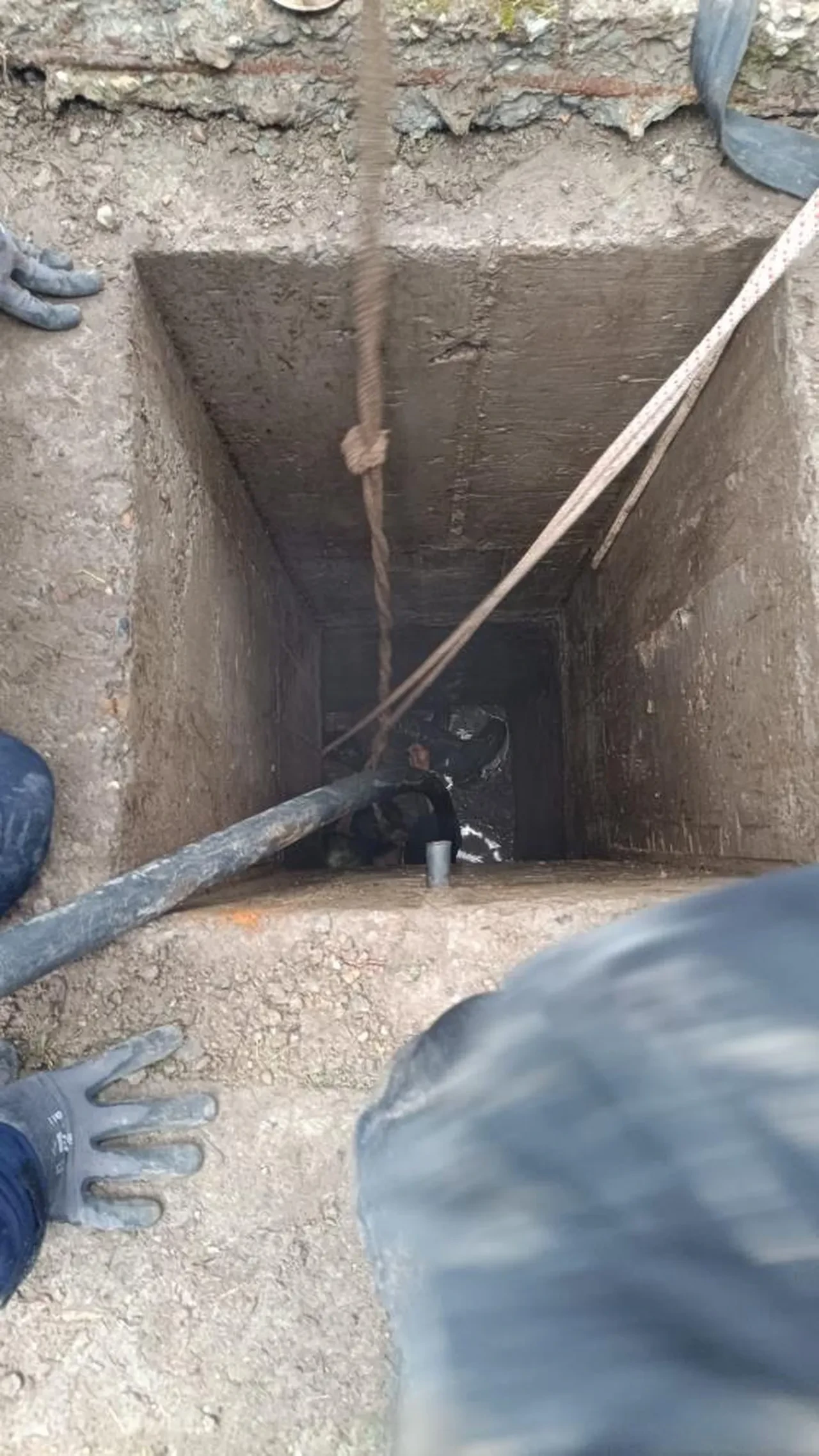 Bursa'da su kuyusu temizliği kötü bitti! Mahsur kalan babasını kurtaran çocuk hayatını kaybetti