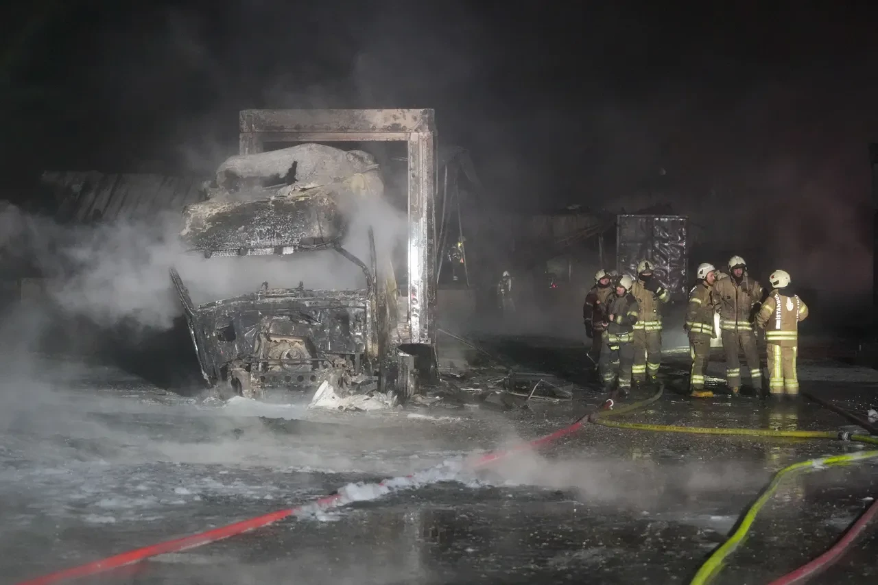 Büyükçekmece'de plastik kasa fabrikasında yangın