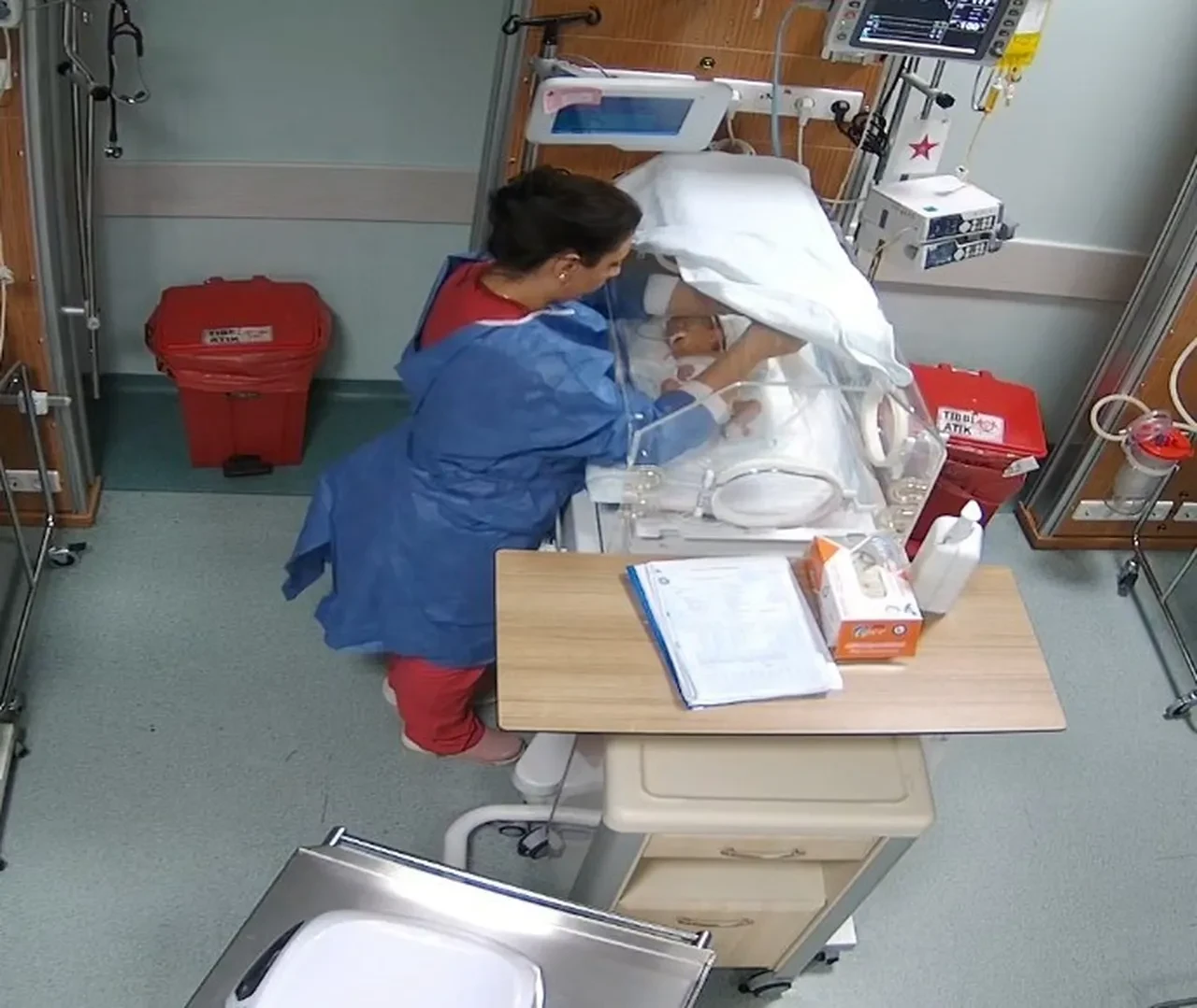 Cani hemşire tutuklandı! 5 günlük bebeği darbederek engelli bırakmıştı