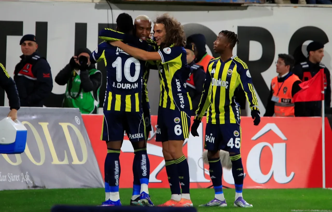Fenerbahçe Göztepe nereden canlı izlenir, hangi kanalda? Karşılaşmaya dakikalar kaldı