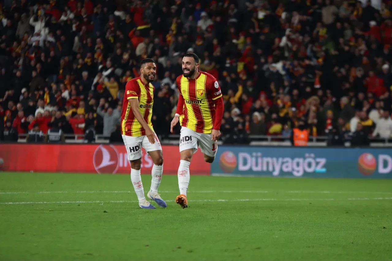 Fenerbahçe Göztepe maç kadrosu muhtemel 11! FB'de 3, İzmir ekibinde 3 futbolcu karşılaşmada yok