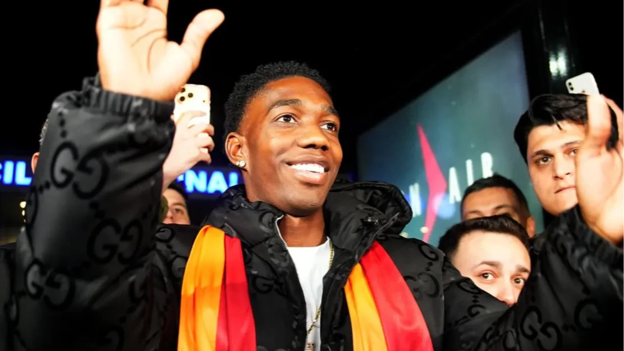 Galatasaray'ın yeni transferi Yaser Asprilla İstanbul'da! Fenerbahçeli John Duran'a mesaj yolladı