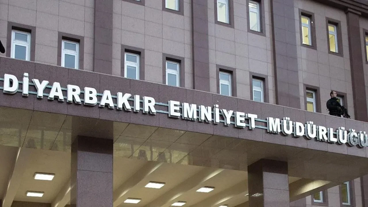 Diyarbakır'da İl Emniyet Müdürlüğü'ne EYP'li saldırı