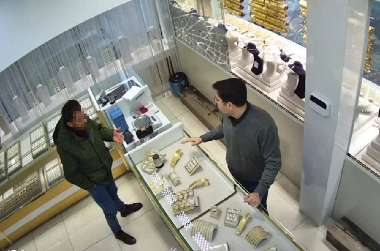 Sahte bilezikle pazarlık yaptı, kuyumcudan kaçamadı! 220 bin liralık sahte altın solüsyonla fark edildi