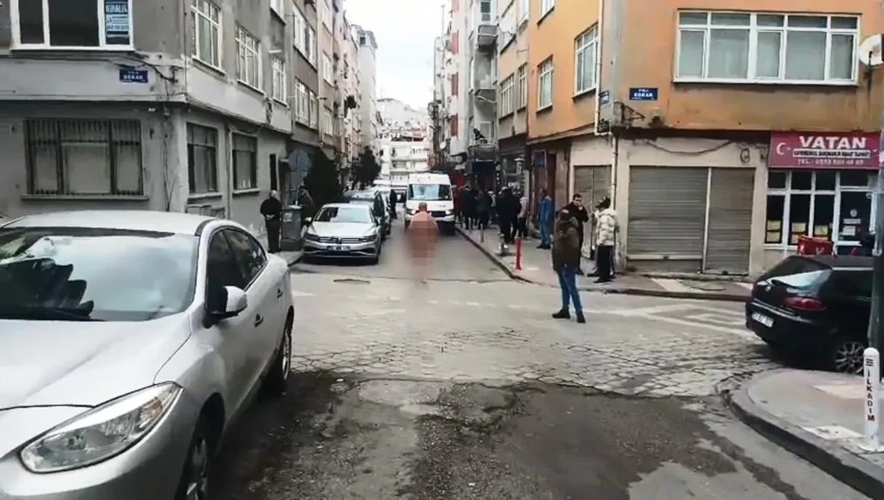 Samsun'da güpegündüz anadan üryan dolaştı! Polislerin gözaltına alması kolay olmadı