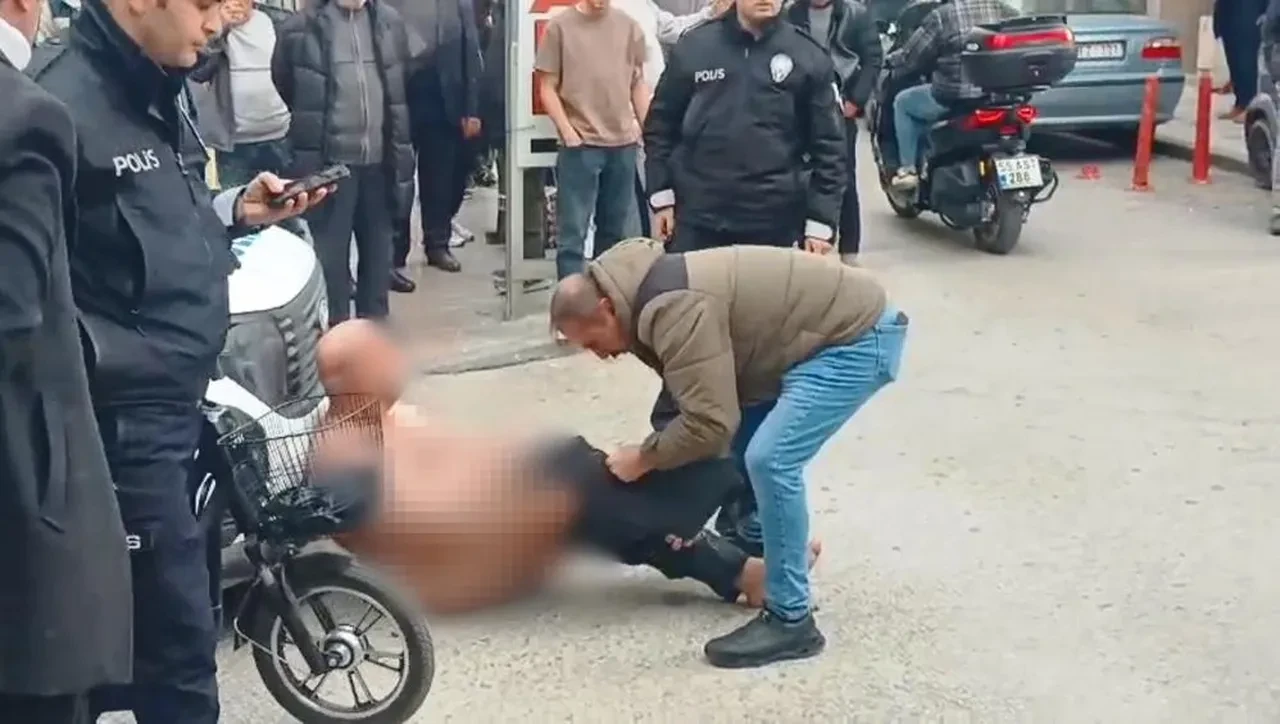 Samsun'da güpegündüz anadan üryan dolaştı! Polislerin gözaltına alması kolay olmadı