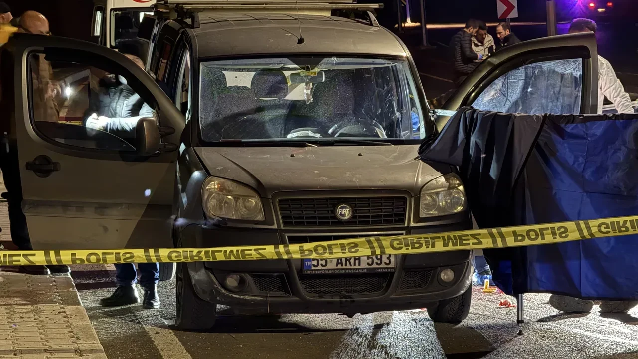 Samsun'da kan donduran cinayet! Boğazını kesti, kafasına satırla vurdu