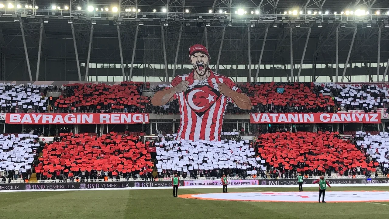 Sivasspor taraftarından anlamlı koreografi