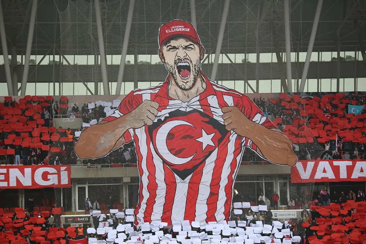 Sivasspor taraftarından anlamlı koreografi