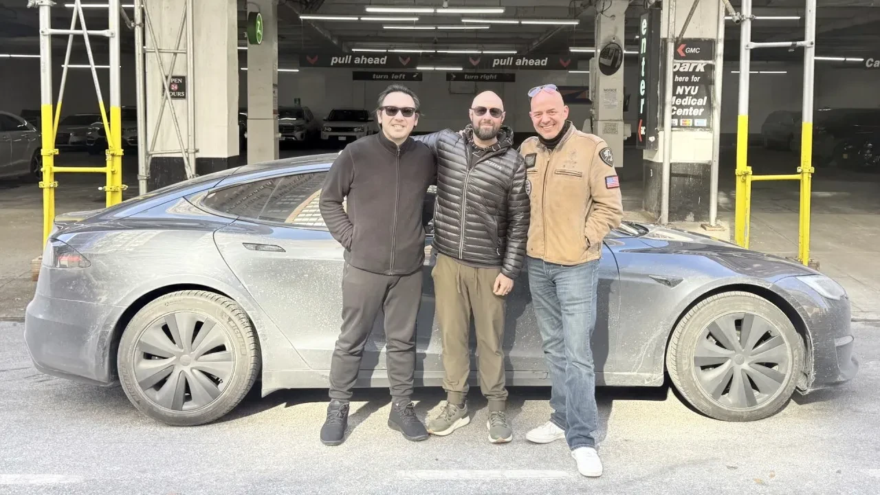Tesla’dan 5 bin kilometrelik tarihi otonom sürüş