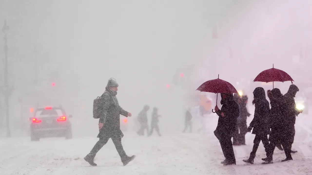 ABD'de kar fırtınası esareti! Elektrikler kesik, uçuşlar iptal, can kayıpları var
