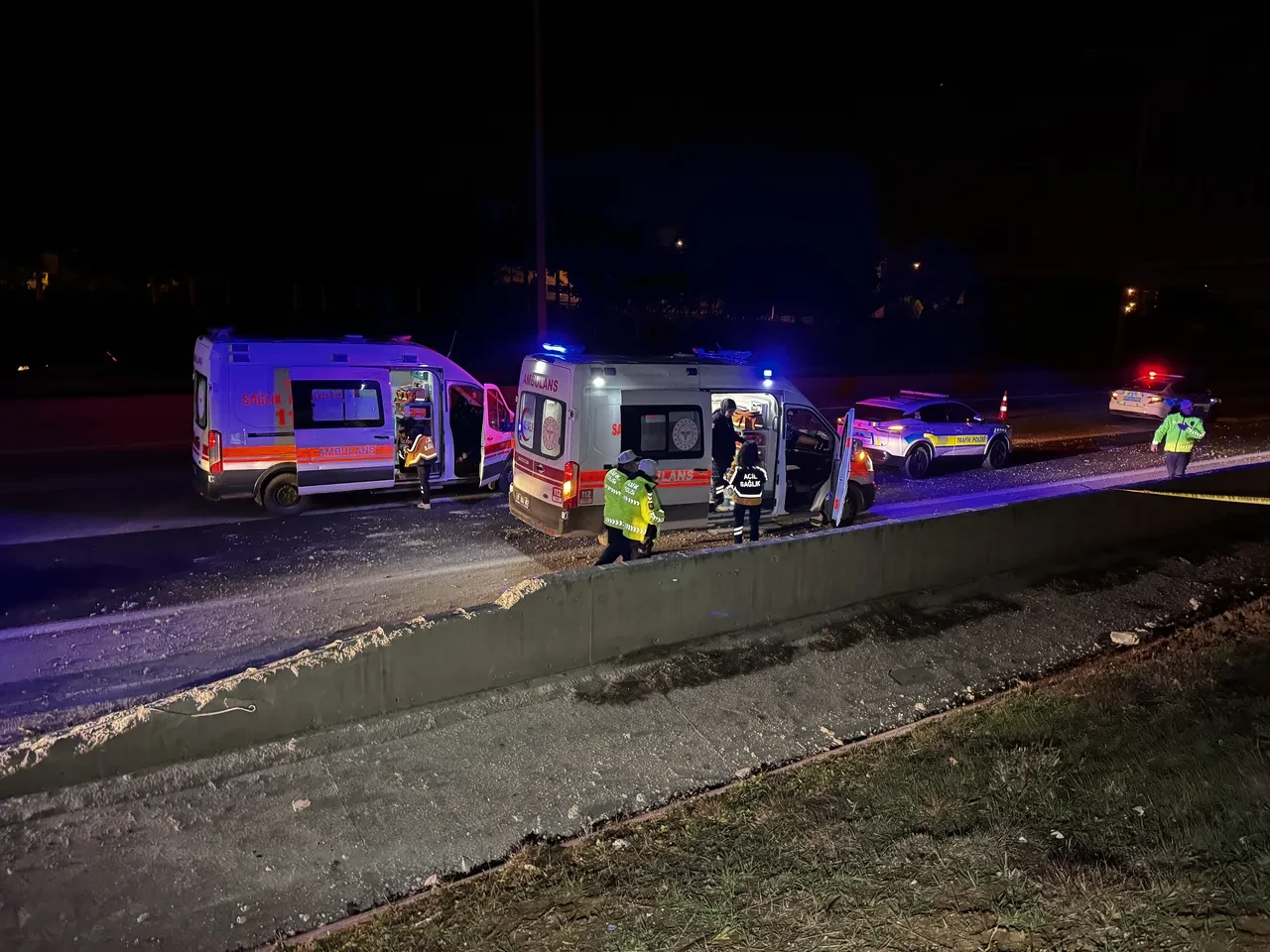 Adana'da yolcu otobüsü devrildi: 8 kişi yaralı