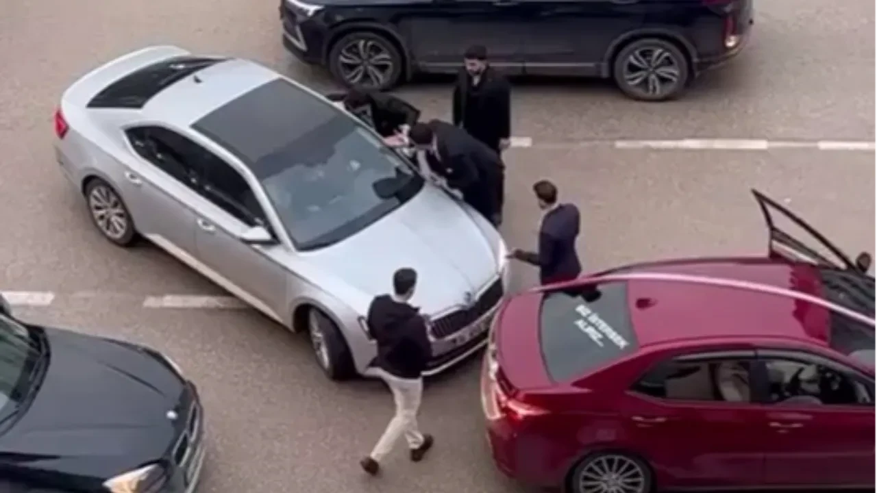 Bursa'da düğün konvoyunda 'aradan geçeceğim' gerginliği! 