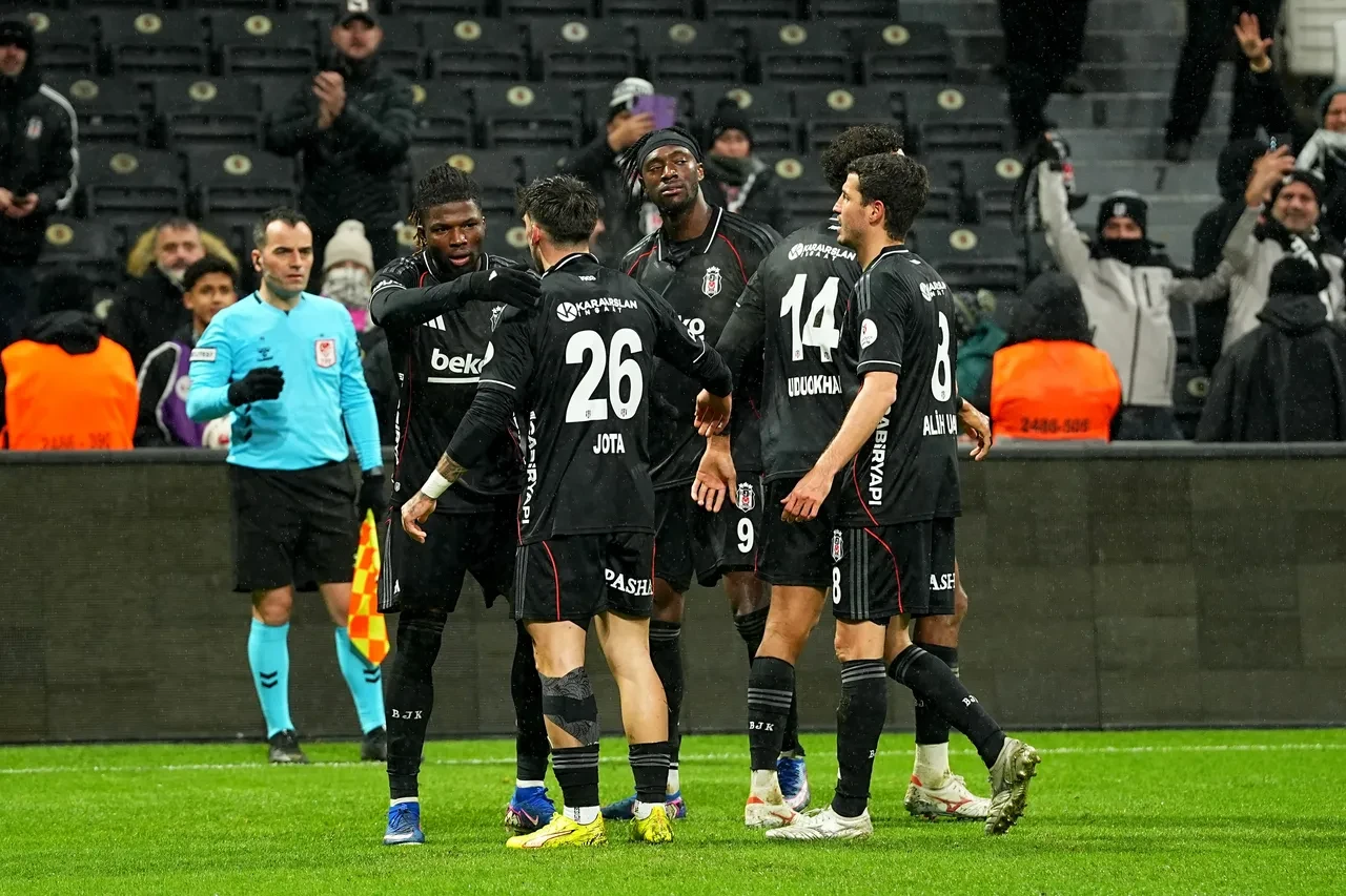 Eyüpspor Beşiktaş maç kadrosu, muhtemel 11! BJK'de 3, Eyüpspor'da ise 1 futbolcu karşılaşmada oynamayacak