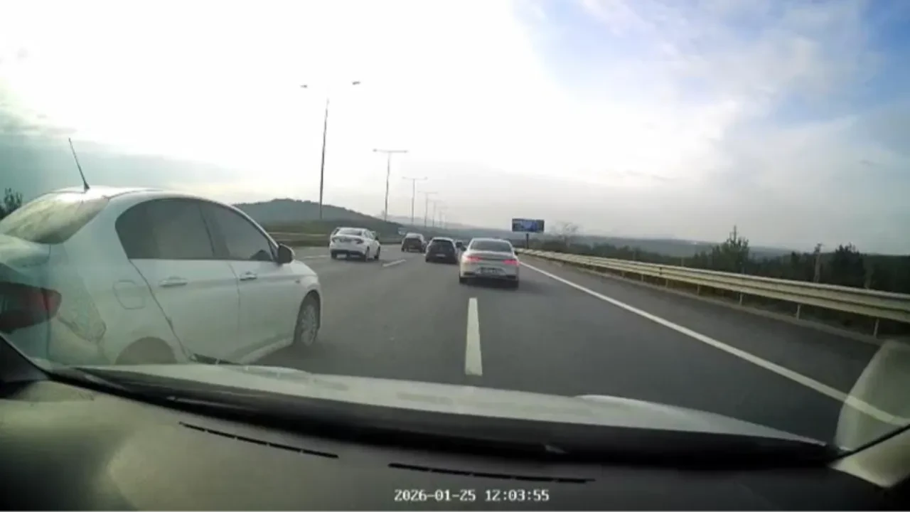 İstanbul'da trafik magandası kamerada! Makas atarak geçti, faciadan saniyelerle dönüldü