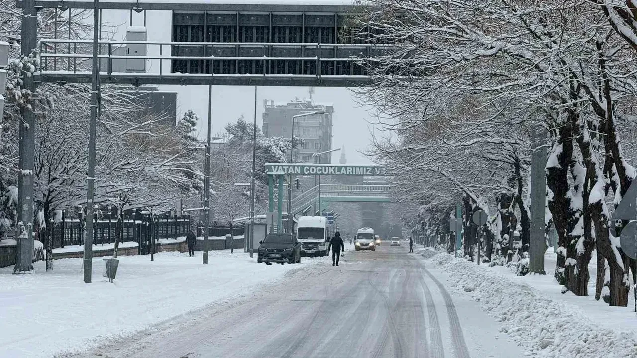 Kar ne zaman yağacak? MGM İstanbul, Ankara, Bursa, Diyarbakır’da kar yağışı bekliyor